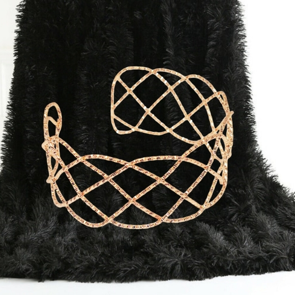 🌲10/$20. Gold Tone Open Cuff Bracelet - Picture 3 of 7